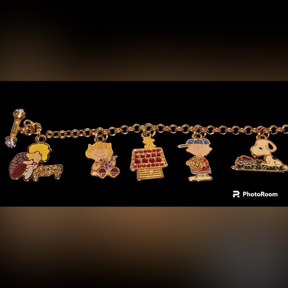 THE DANBURY MINT PEANUTS
CHARMS BRACELET GOLD WITH RHINESTONE RARE/ COLLECTIBLE - Picture 5 of 16